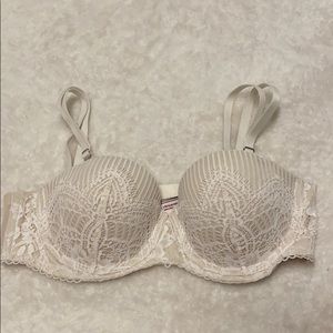 Victoria’s Secret bra 32b
